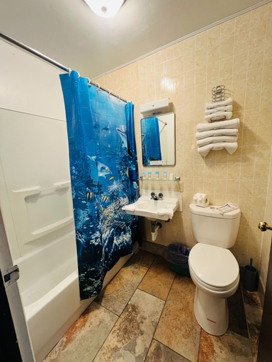 Bathroom, Silver Sands Hotel RV Park, Ontonagon