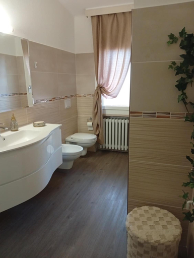 Bathroom 2, Violetta, Bologna