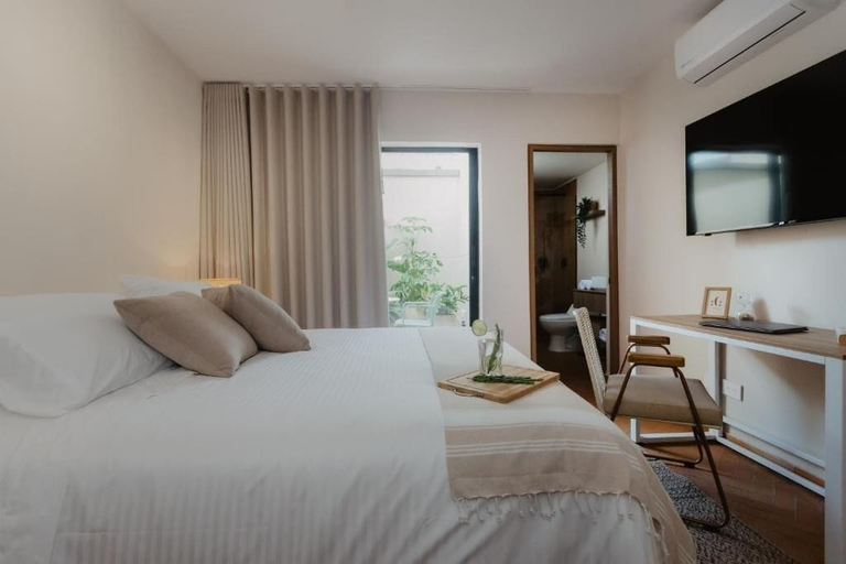Room 2, Pranik Living Co-mmunity, Medellín