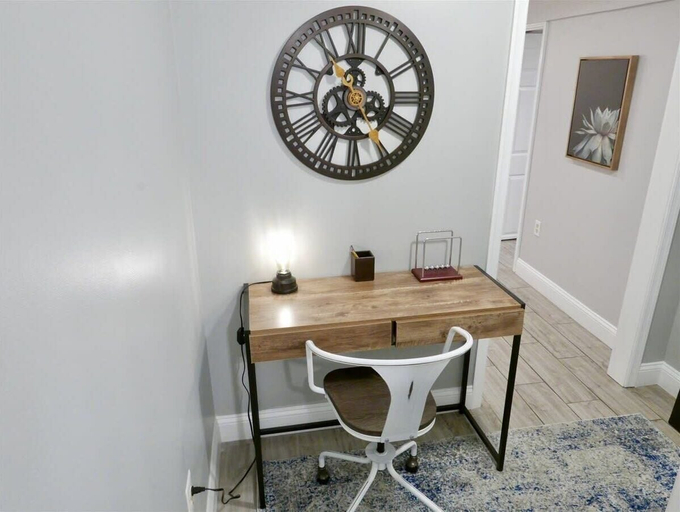 Interior 5, Federalist Style Rowhouse Sleeps 4 With Parking, Washington D.C.