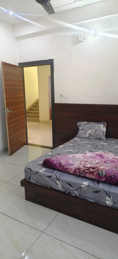 Room 5, Hotel Reengus Raj, Sikar