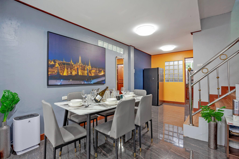 Bar/lounge, Large Spacious 3BR House at BTS ON NUT, Phra Khanong