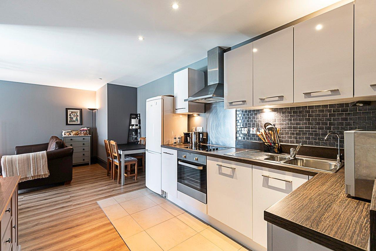 Others 5, Riverside Escape with Breathtaking Thames Views, London