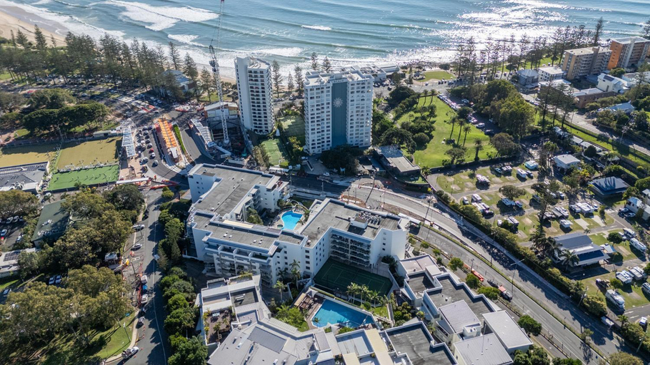 Exterior & Views