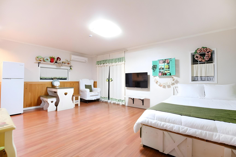 Bedroom 2, Geoje Olive Couple Pension, Geoje