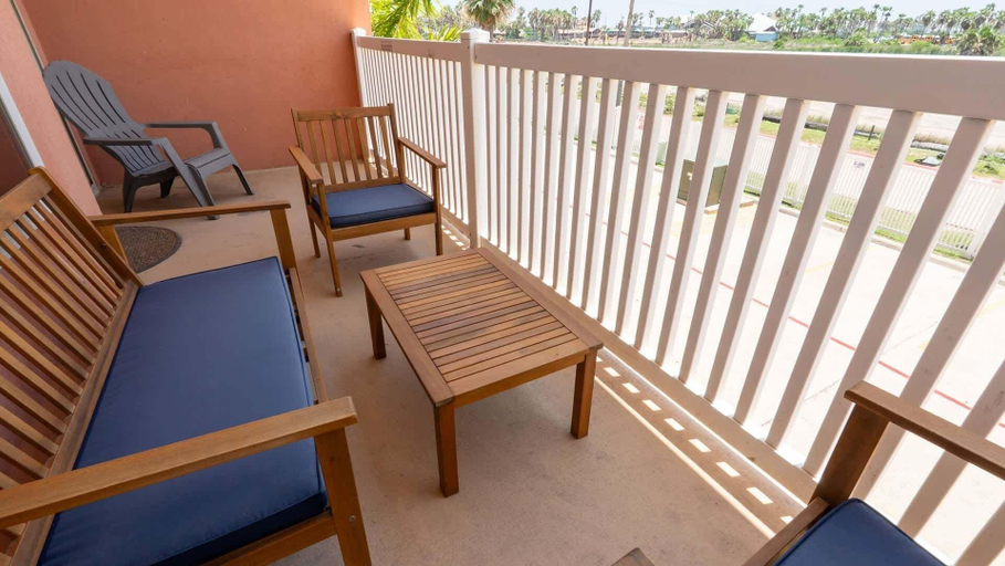 Property grounds 3, 3br Condo 9 Beds Pool Walk To Beach Spi 3 Bedroom Apts, Cameron