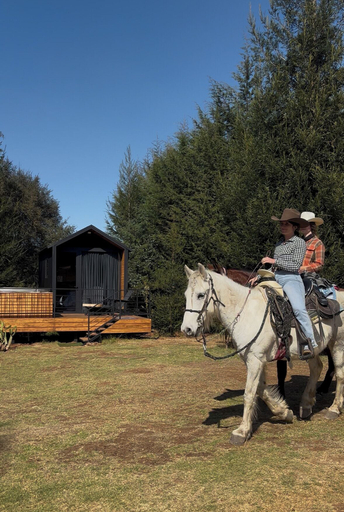 Horseback riding 3, DenHills, Jilotepec