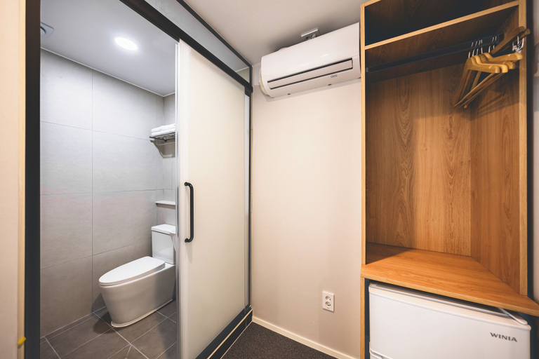Bathroom 5, Yundam Stay Hostel, Jongno