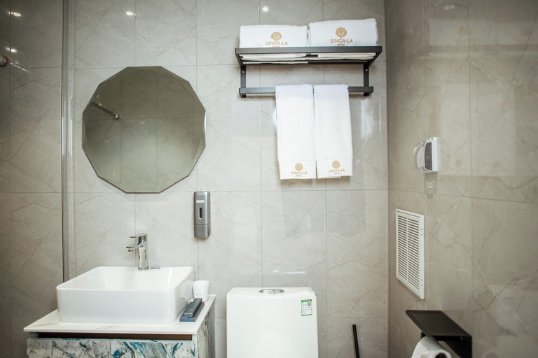 Bathroom 2, Singala Hotel Ulaanbaatar, Ulan Bator