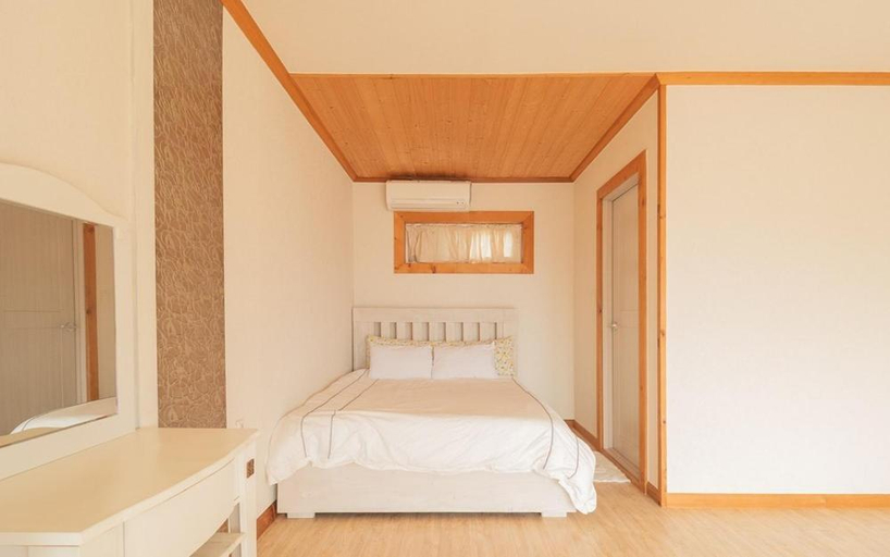 Bedroom 2, Namhae Tovhouse Pension, Namhae