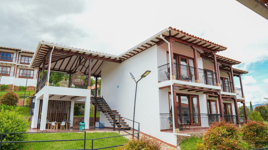 Exterior & Views