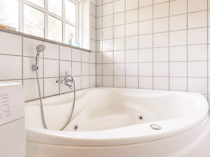 Bathroom 3, 8 person holiday home in Blåvand, Varde