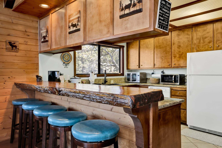Private kitchen 2, 2600-the Tree Top Cabin, San Bernardino