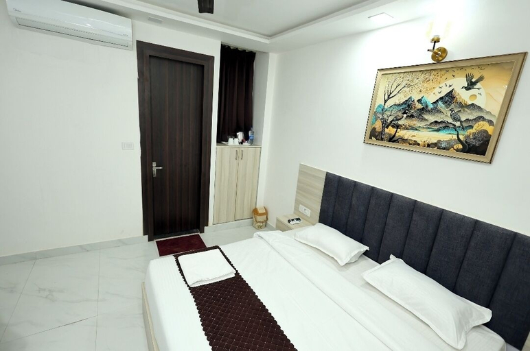 Room 5, Hotel Finch Grand by Revaantra, Dehradun