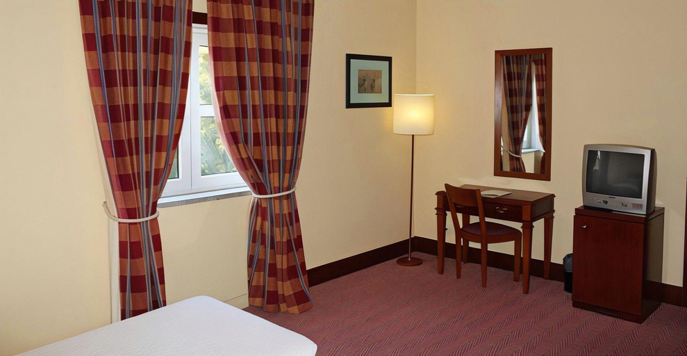 Bedroom 3, Golden Tulip Caramulo Hotel & SPA, Tondela