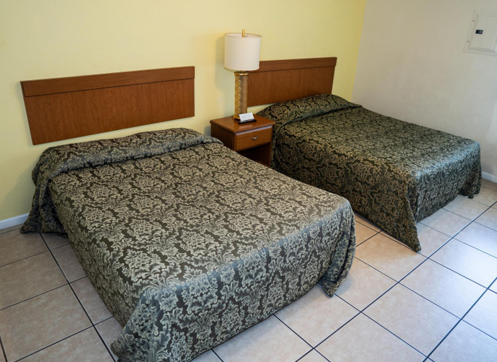 Bedroom 3, Sunrise Motel, Ocean