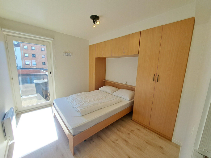 Room 2, Sunny Coastal Apartment for 6, West-Vlaanderen