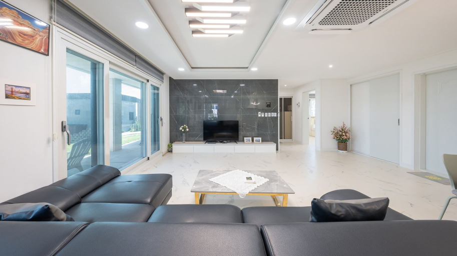 Room 4, That Day's Namhae Ocean View Pension, Namhae