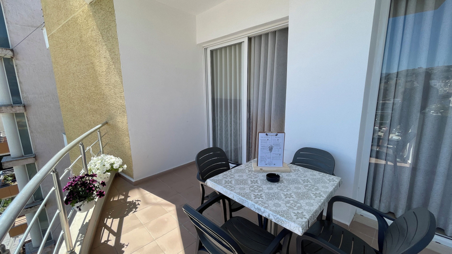 Others 5, Skapeta Apartments, Sarandës