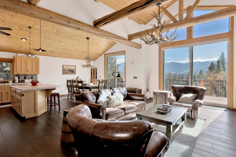 Living area 4, 2606-view on the Rocks, San Bernardino