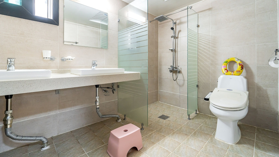 Bathroom 4, Gyeongju Hiltopia Kids Pool Villa, Gyeongju