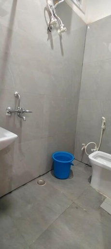 Bathroom 3, Hotel Baldev Palace, Mathura