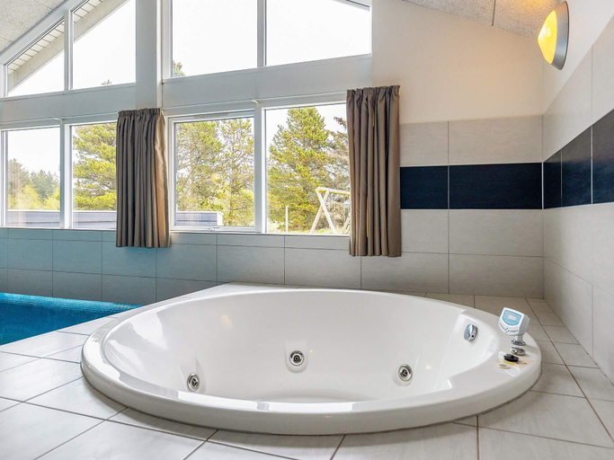 Bathroom 4, 5 star holiday home in Ålbæk, Frederikshavn