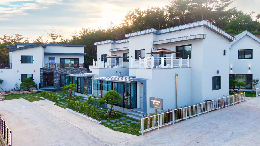 Exterior & Views 1, Gyeongju Coco Mango Kids Poolvilla, Gyeongju