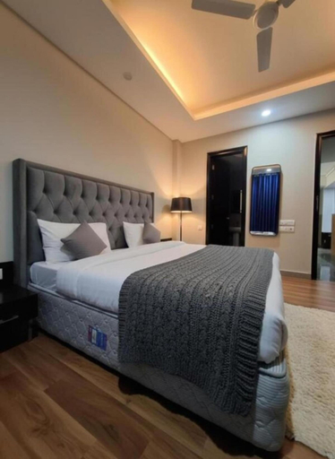 Room 4, Giri Prime Inn Cyber City By OTABoostup, Gurgaon