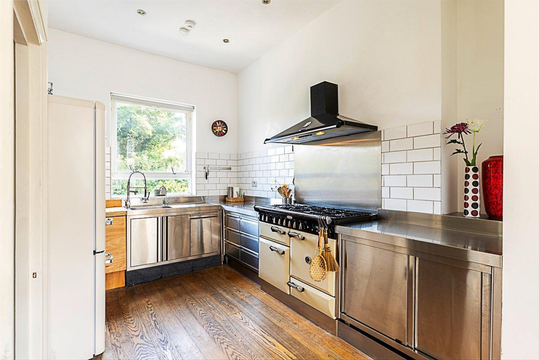 Others 5, Retro Charm and Modern Comforts, London
