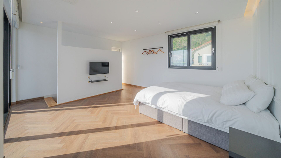 Bedroom 3, Namhae Glad810 Spa Pool Villa, Namhae