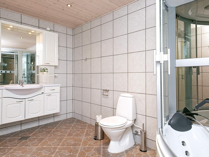 Bathroom 4, 9 person holiday home in Sæby, Frederikshavn
