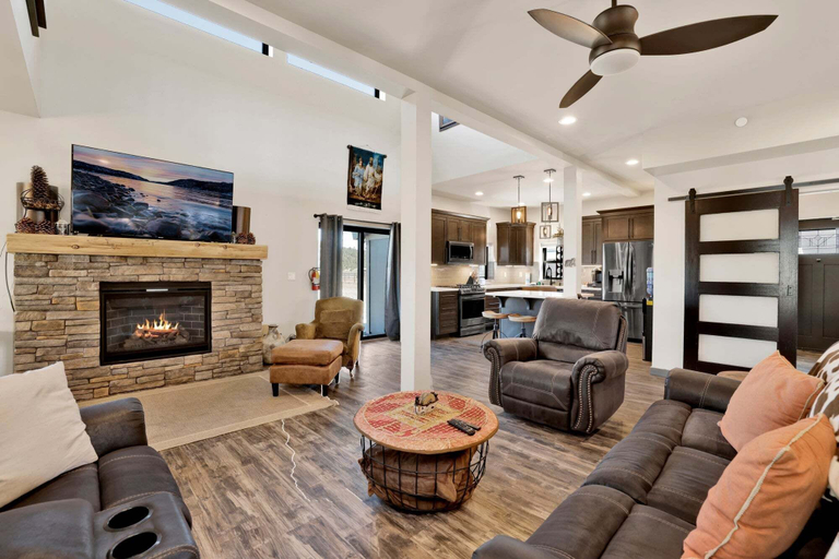 Living area 3, 2572-golden Bear at Shay Meadows, San Bernardino