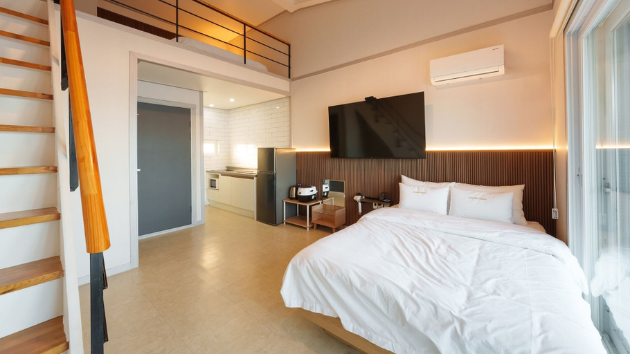 Room 4, Taean Solpleo Pool Villa, Taean