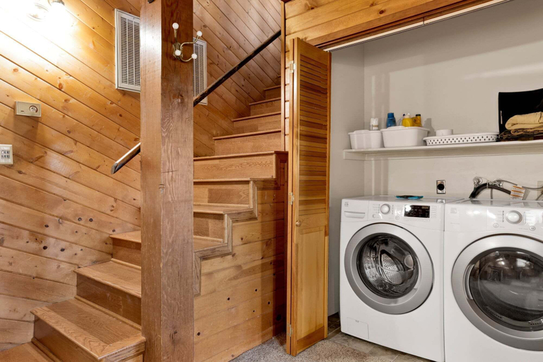 Laundry, 2600-the Tree Top Cabin, San Bernardino