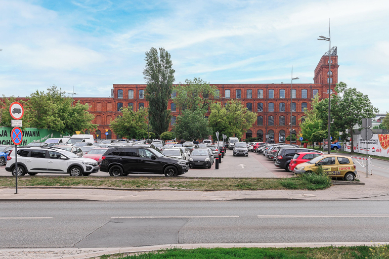 Parking 5, Lumina Apart nearManufartura and Parking, Łódź