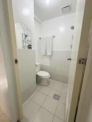 Bathroom 3, JJMC PLACE STAYCATION 22F, Mandaluyong