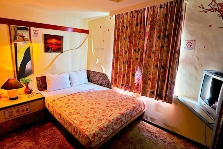 Bedroom 4, Broadway Hotel, Taichung