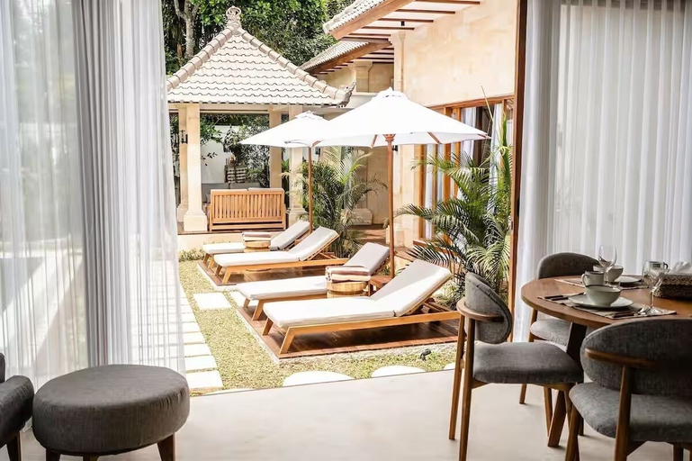 Outdoor dining, Casa Mira Villa by DH, Gianyar