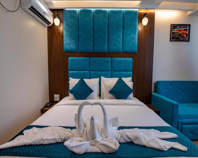 Bedroom 2, hotel vivaan regency, Hardwar