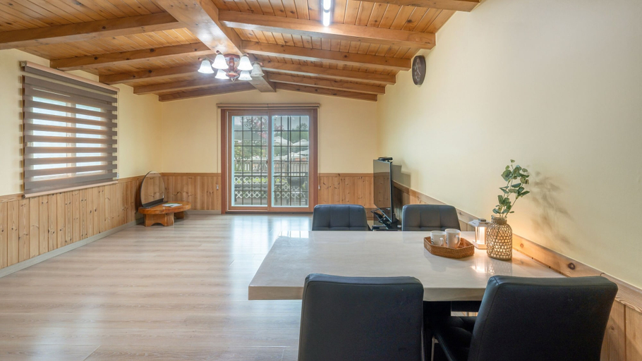 Room 3, Evergreen Pet-friendly Pension, Taean, Taean