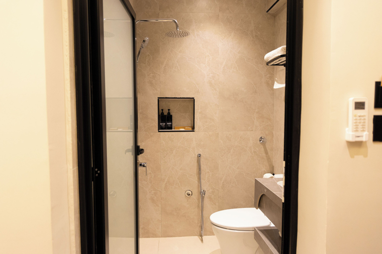 Bathroom 5, Dewad