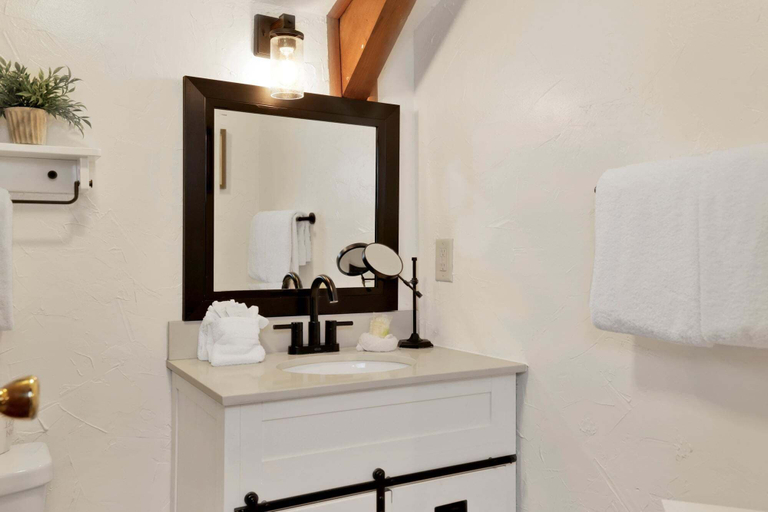 Bathroom 3, 2594-willow Bear Lodge, San Bernardino