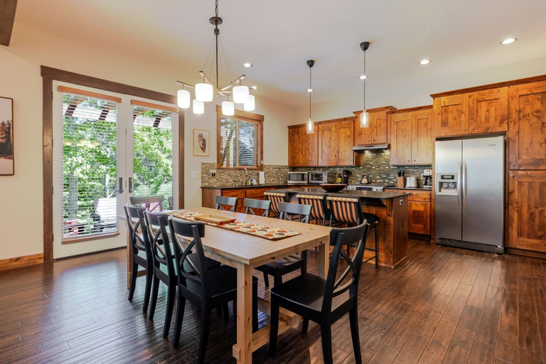 Private kitchen 5, Points West 4 Bedroom Townhouse by RedAwning, Deschutes