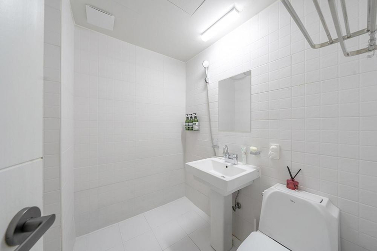 Bathroom 5, Jeju Visitor Guesthouse, Jeju