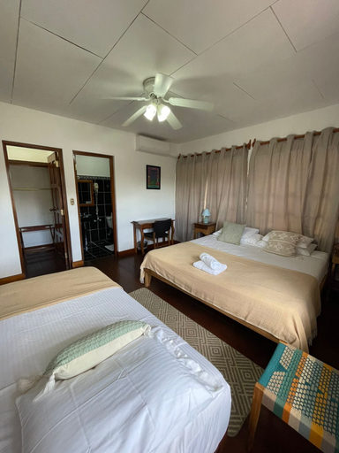 Room 2, Hotel Gracia, Tola