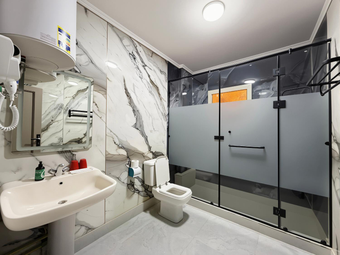 Bathroom 3, Jubinge Hotel, New Cairo City