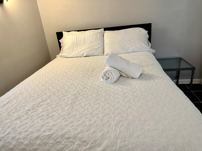 Bedroom 2, BEST PLACE TO STAY - Close to Downtown! - FREE PARKING!, Cook