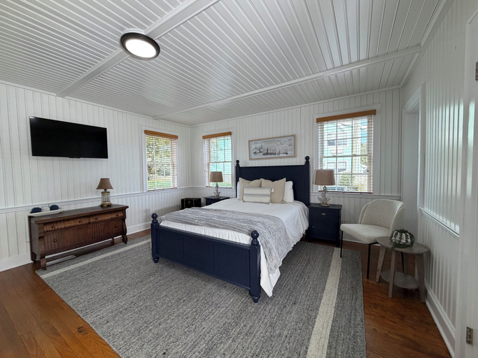Room 4, The Castle Inn at Silver Lake, Hyde