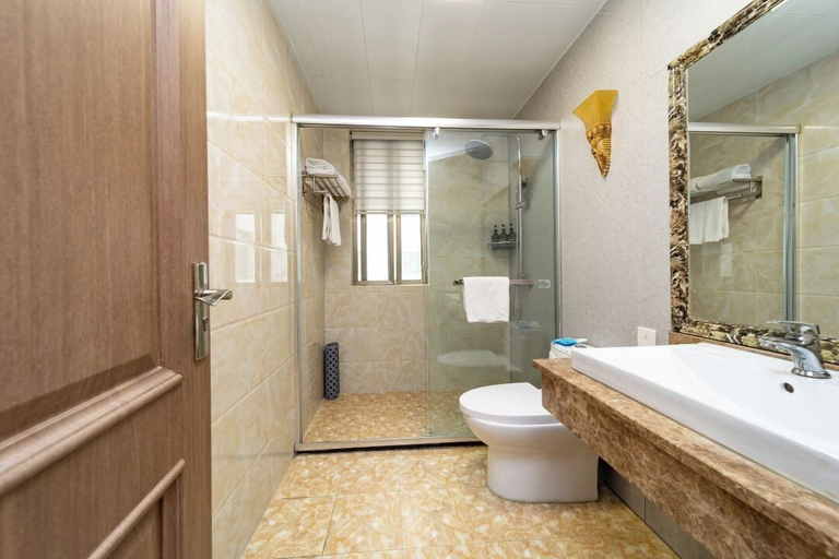 Bathroom, Days Inn Xi'an City Center, Xi'an